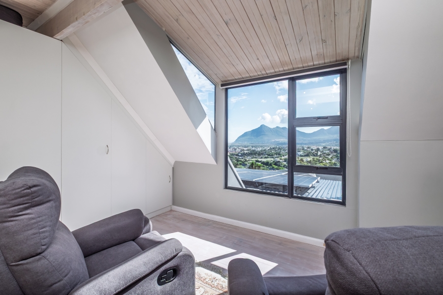 4 Bedroom Property for Sale in Capri Western Cape